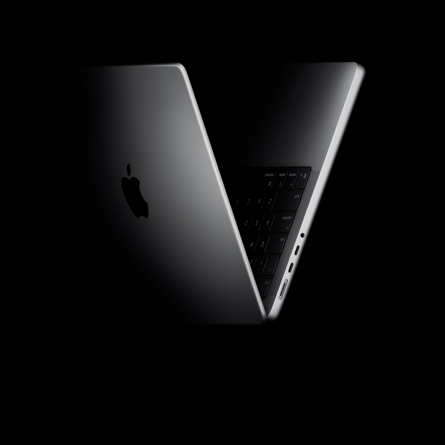 MacBook Pro в цвете «космический чёрный», вид корпуса и клавиатуры
